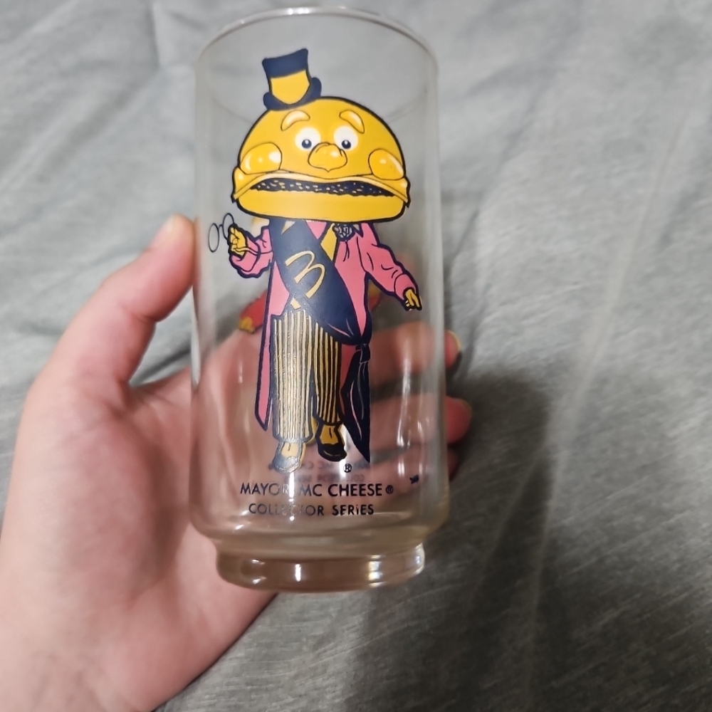Mayor Mac Character Glass